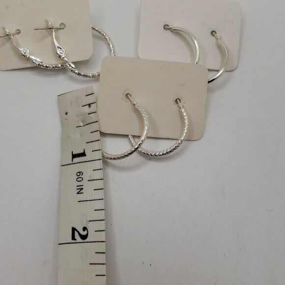 Small Silver hoop Earrings minimalist  jewelry - Picture 3 of 3